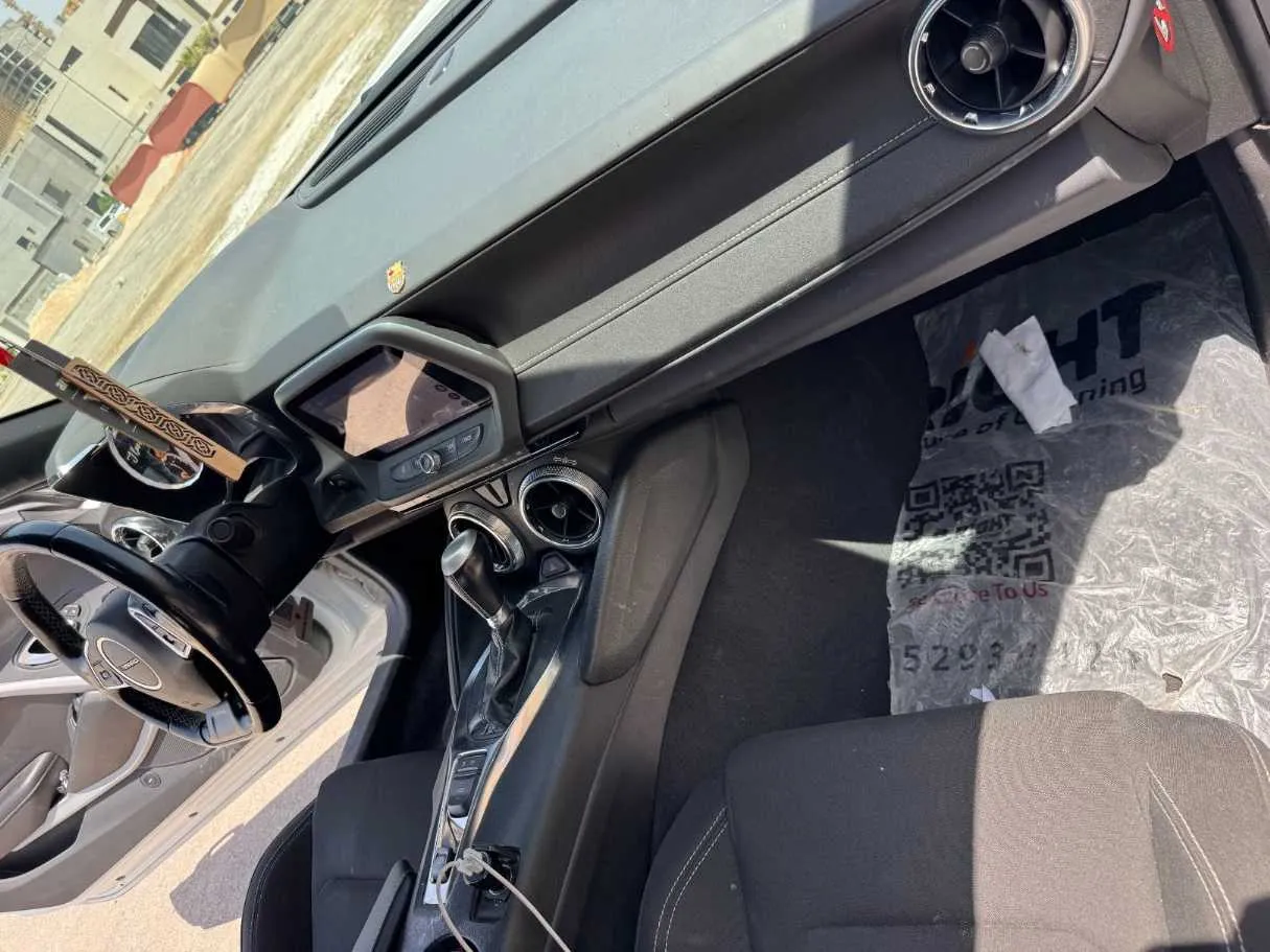 Car image 13