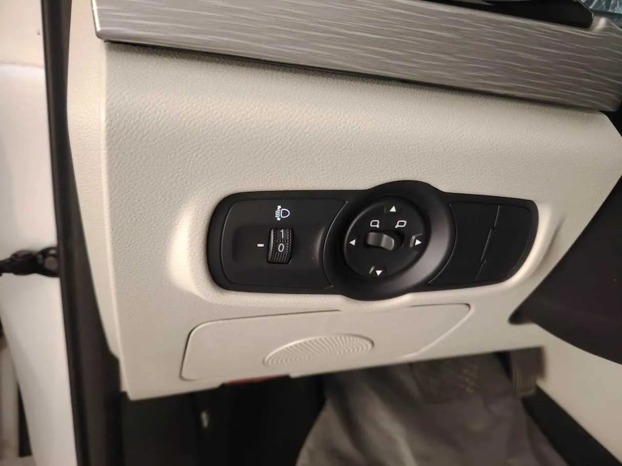 Car image 39