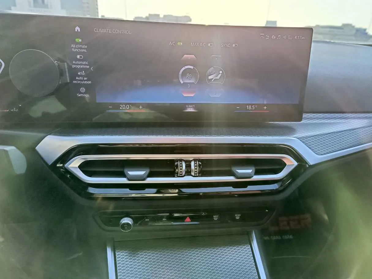 Car image 28