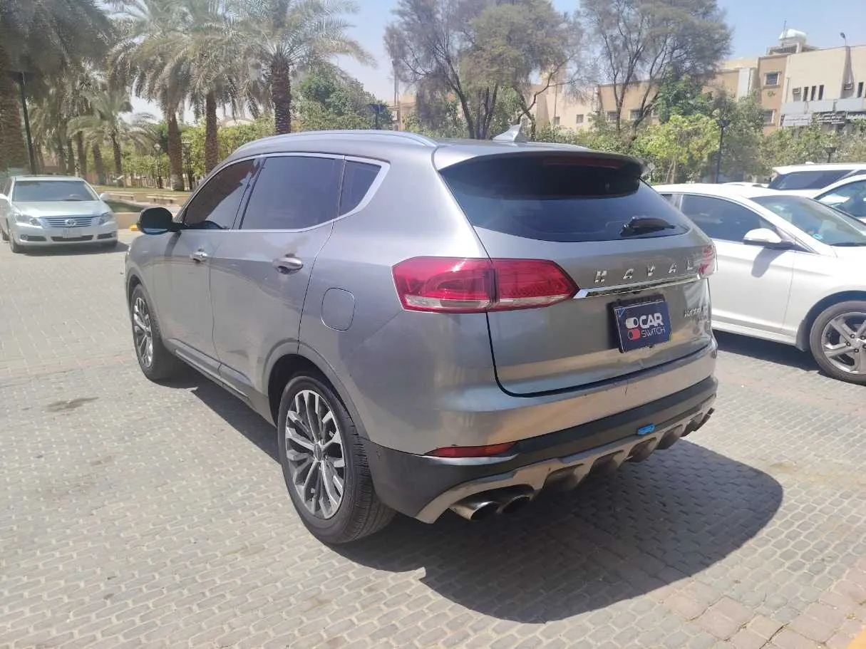 Car image 7