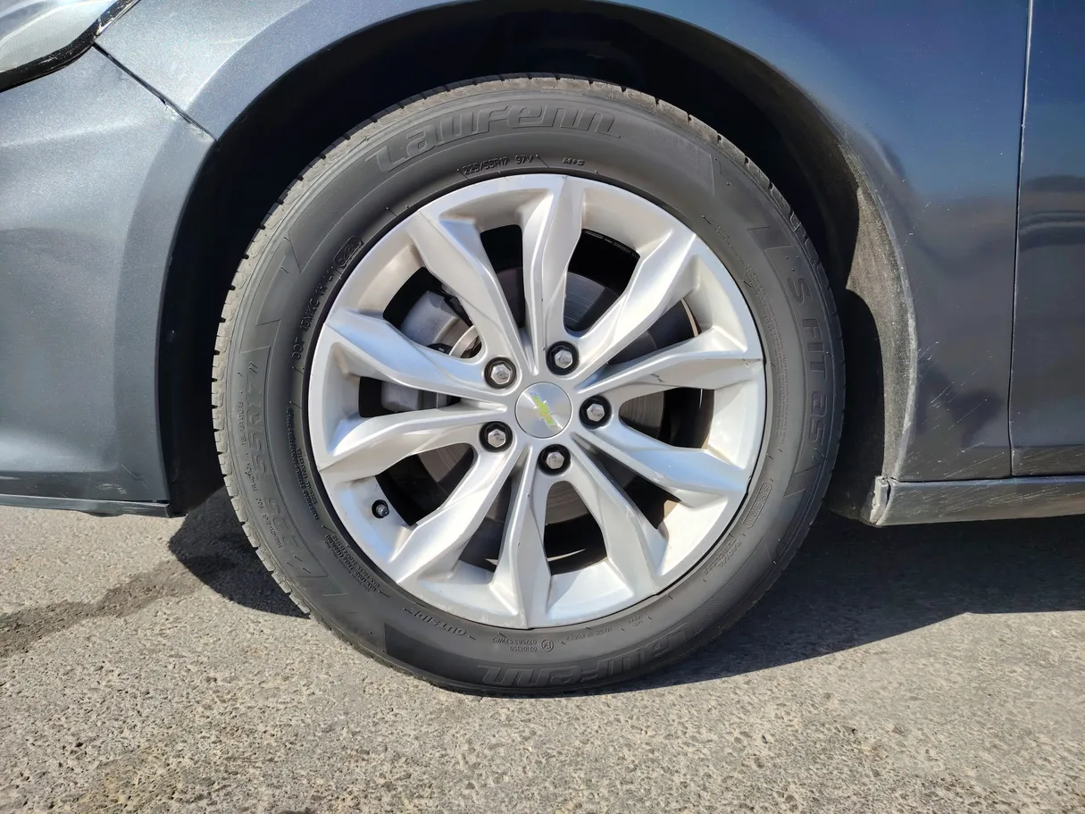 Car image 9