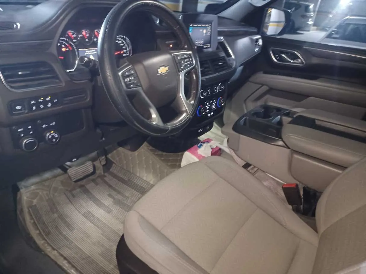 Car image 12