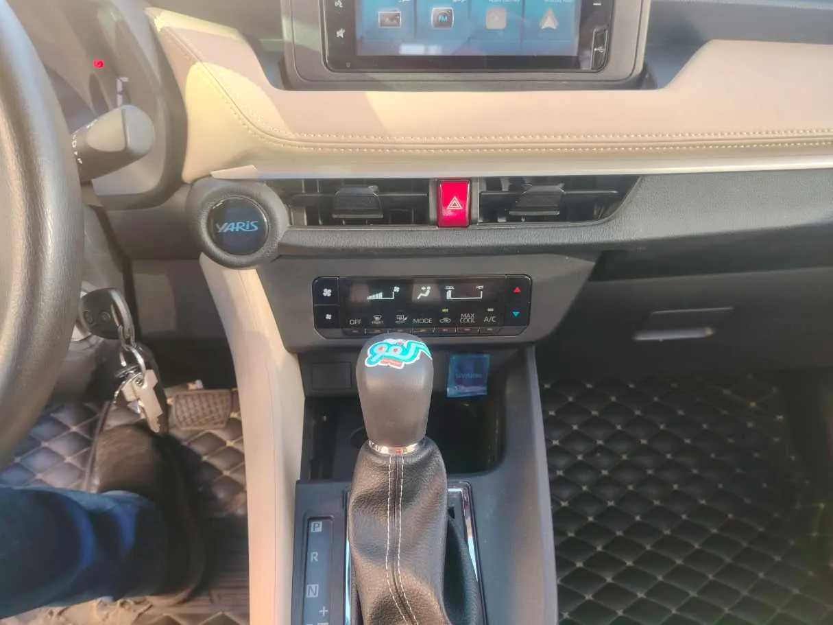 Car image 25