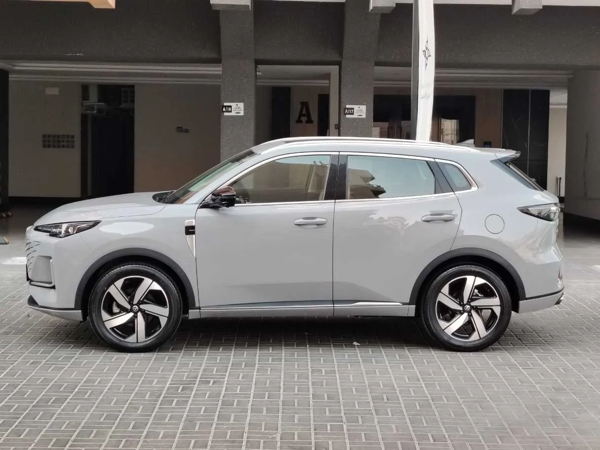 Car image 8