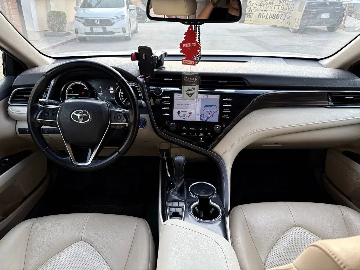 Car image 18