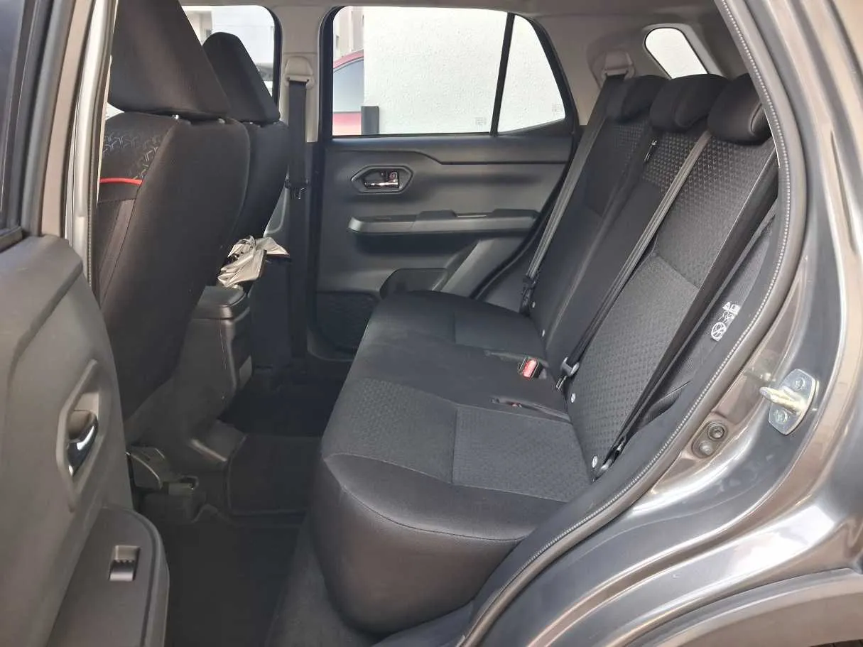 Car image 13