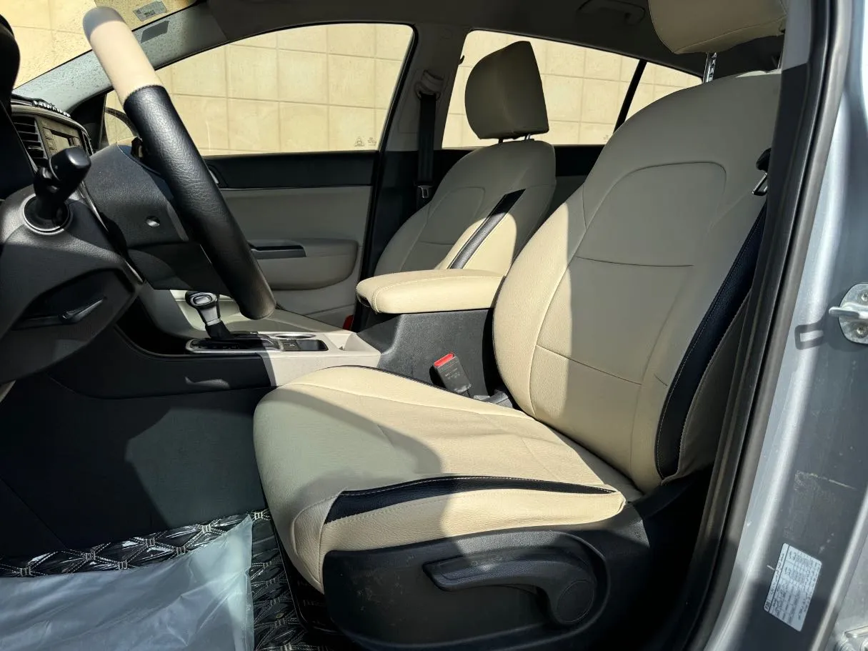 Car image 11