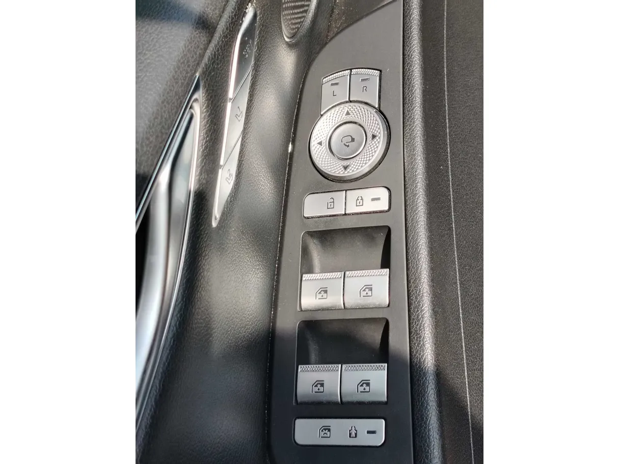 Car image 29