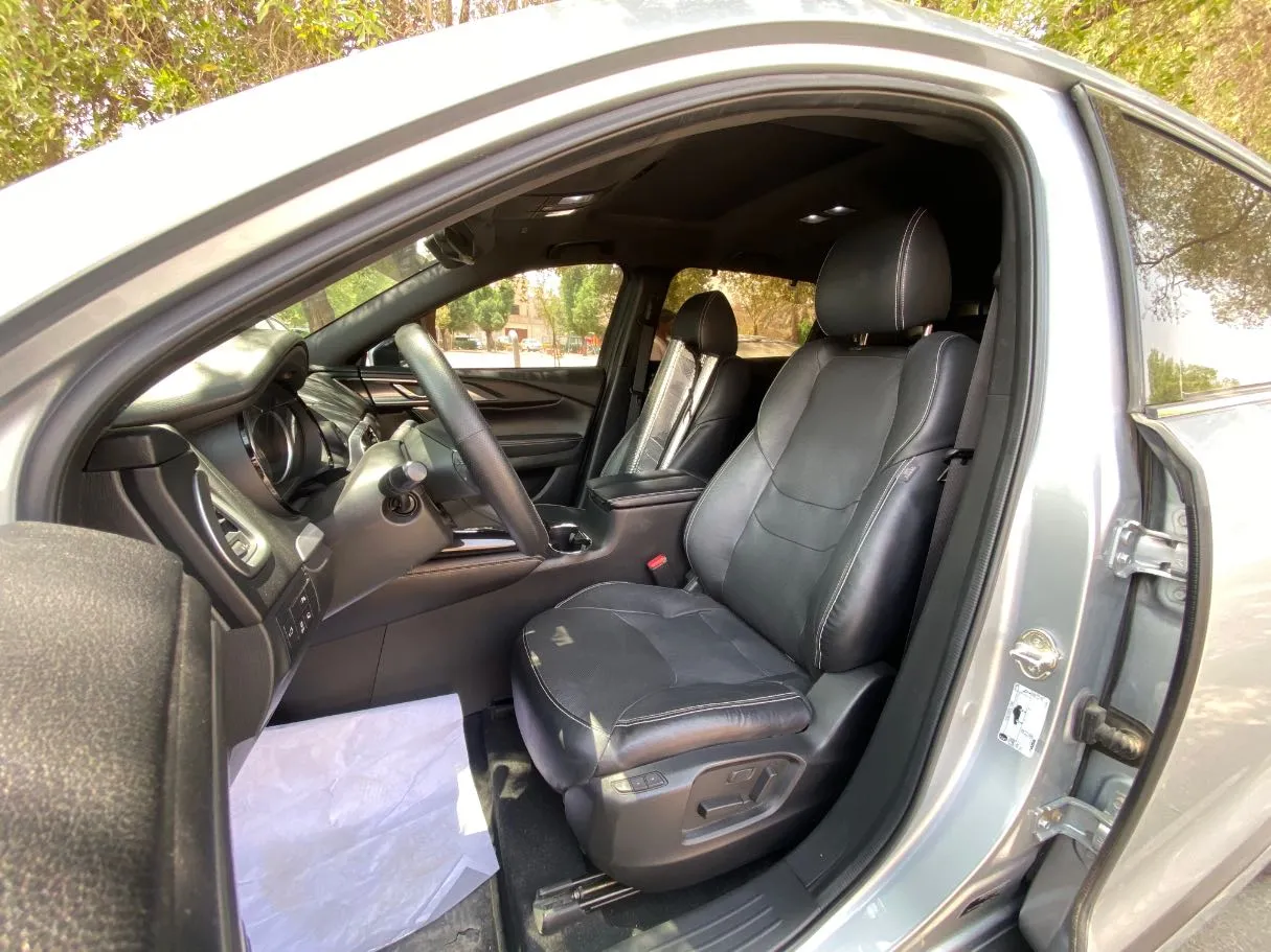 Car image 11