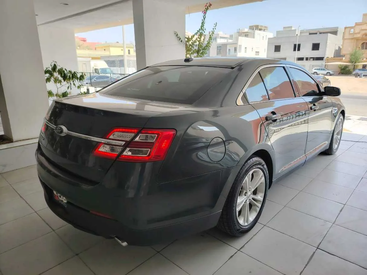 Car image 5