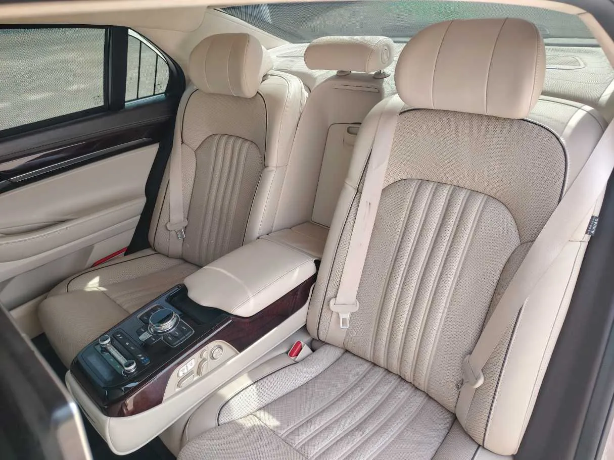 Car image 16