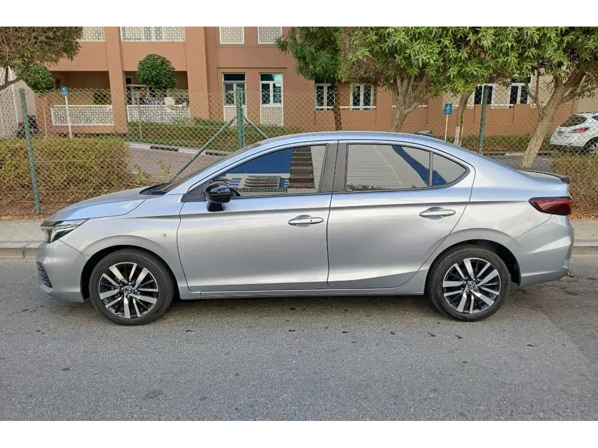 Car image 8