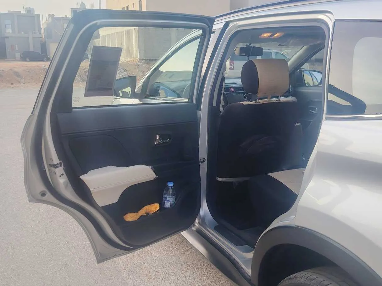 Car image 14