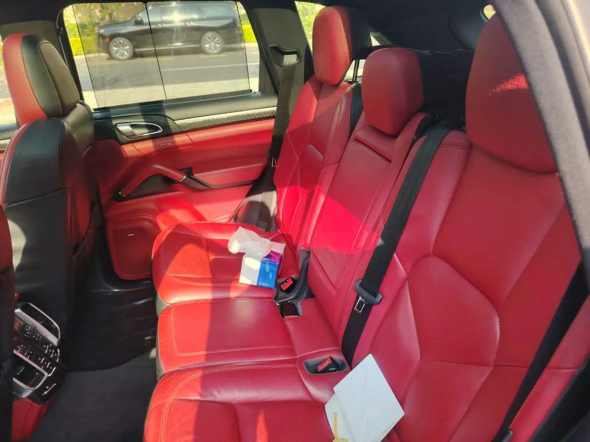 Car image 18