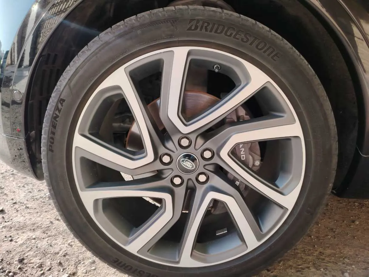 Car image 10