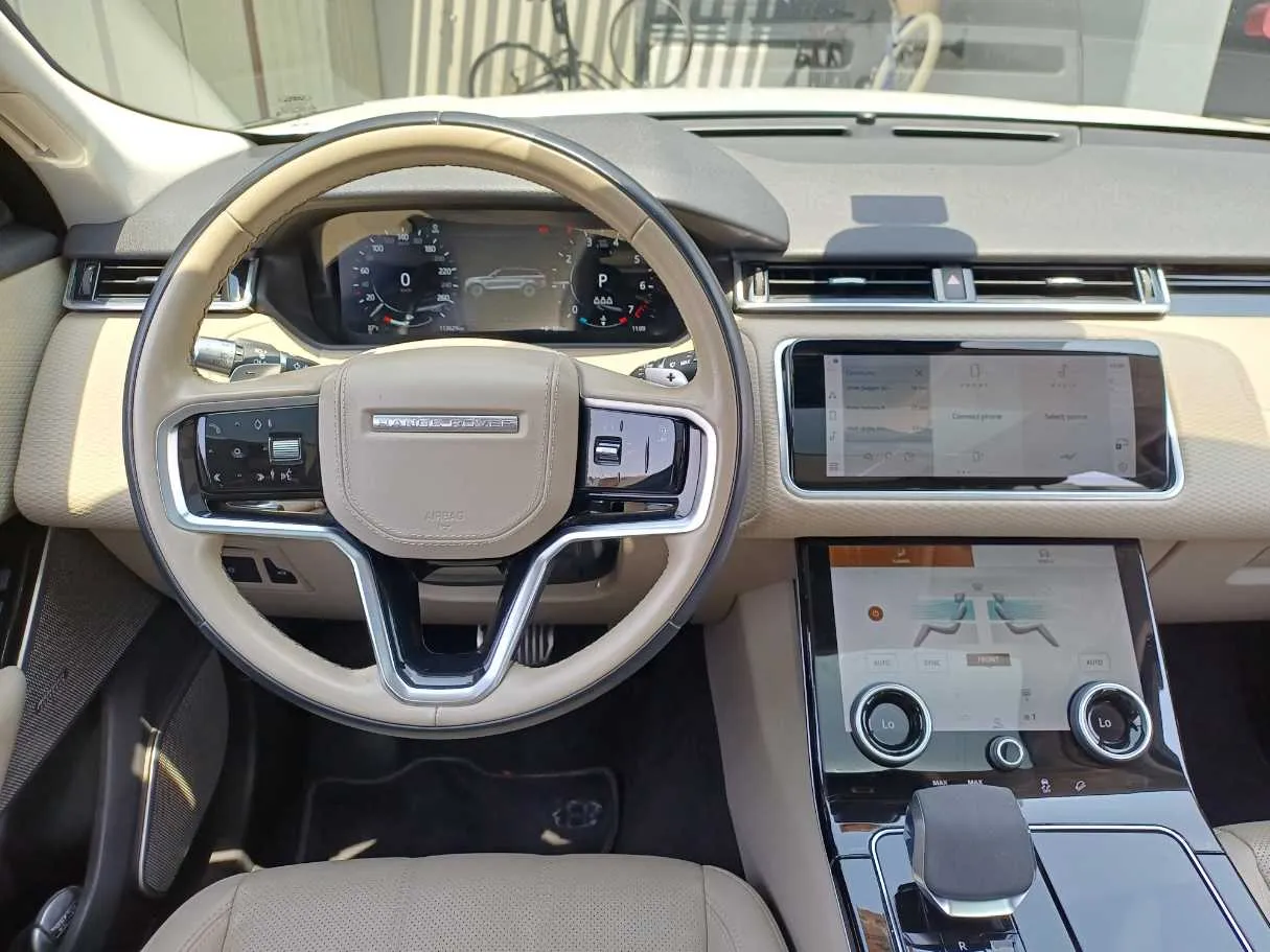 Car image 14