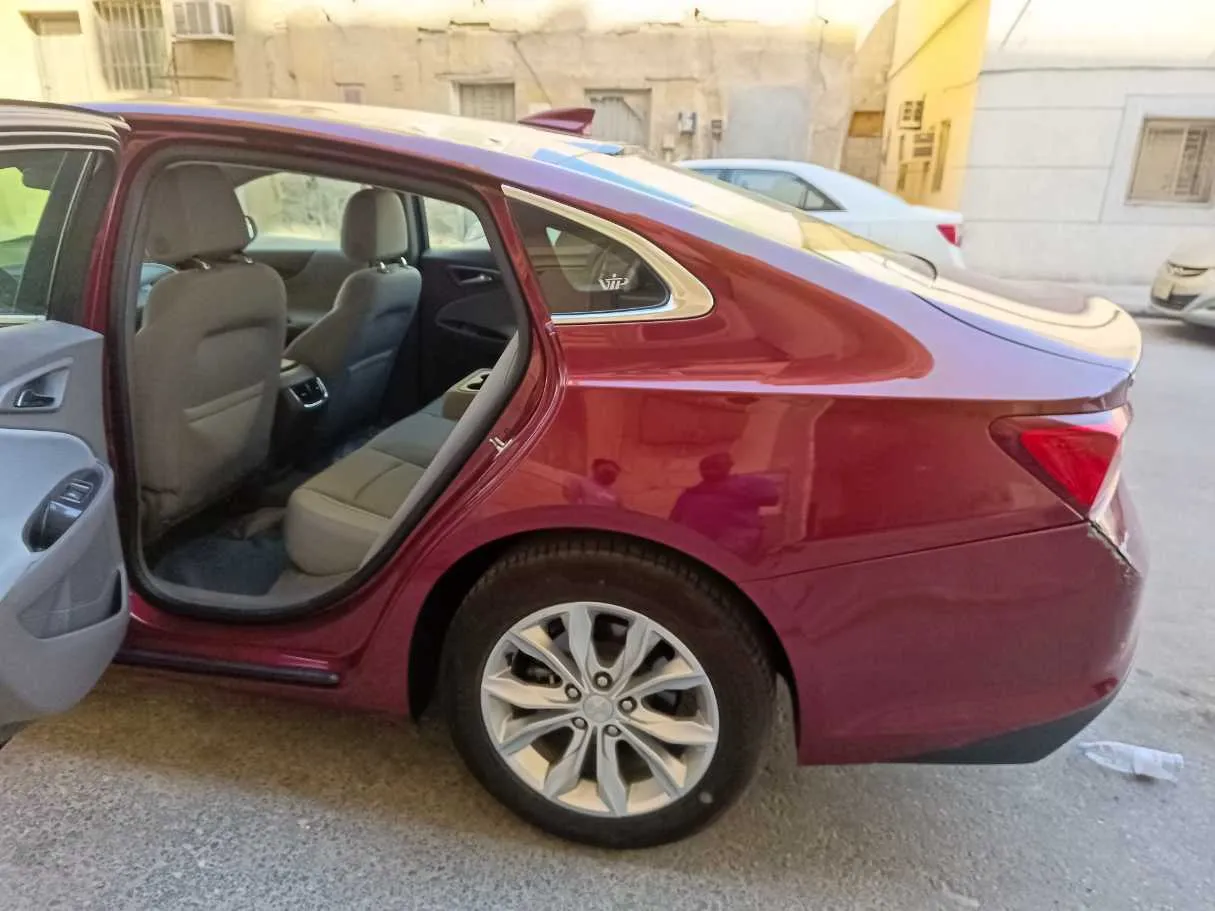 Car image 15