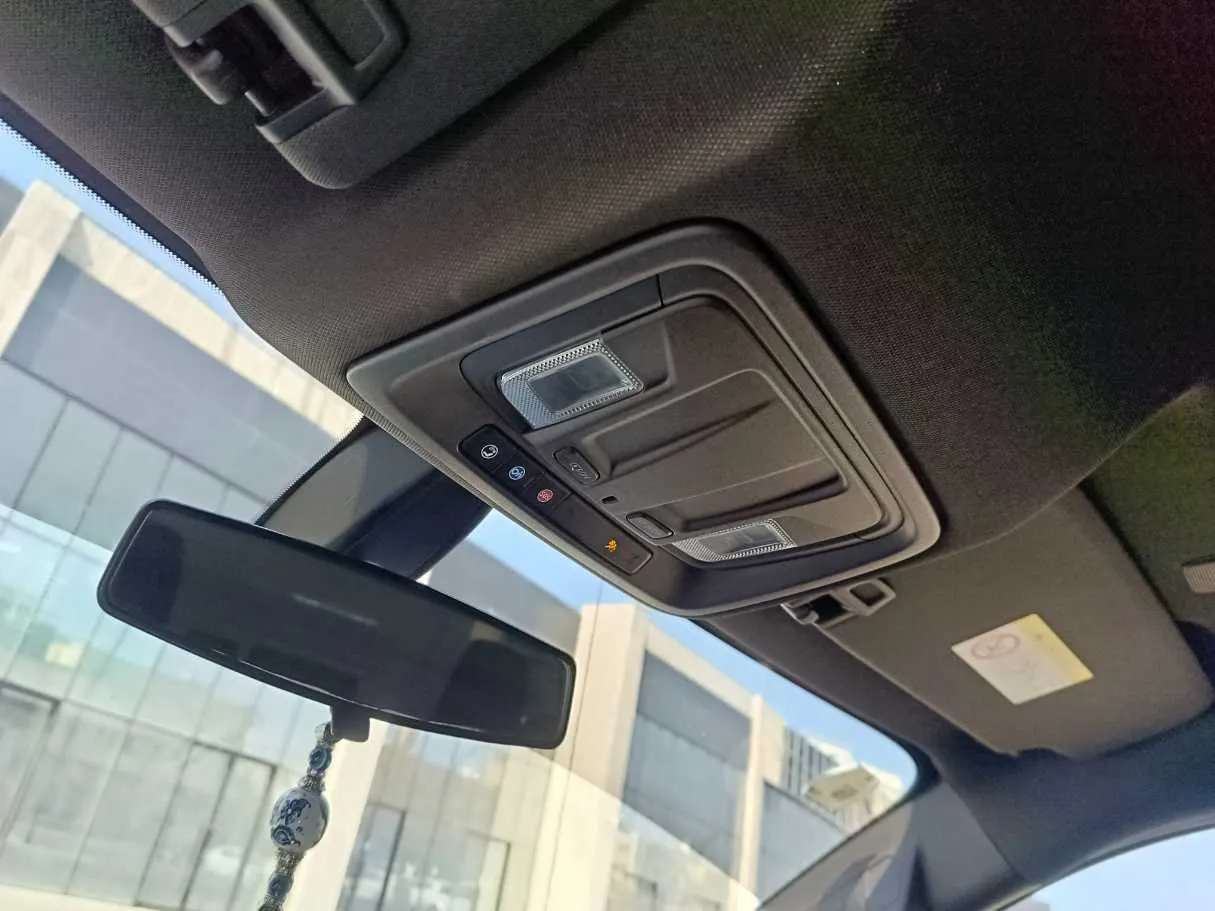 Car image 29