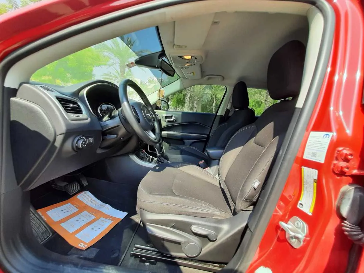 Car image 12