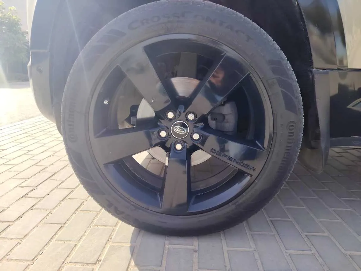 Car image 10