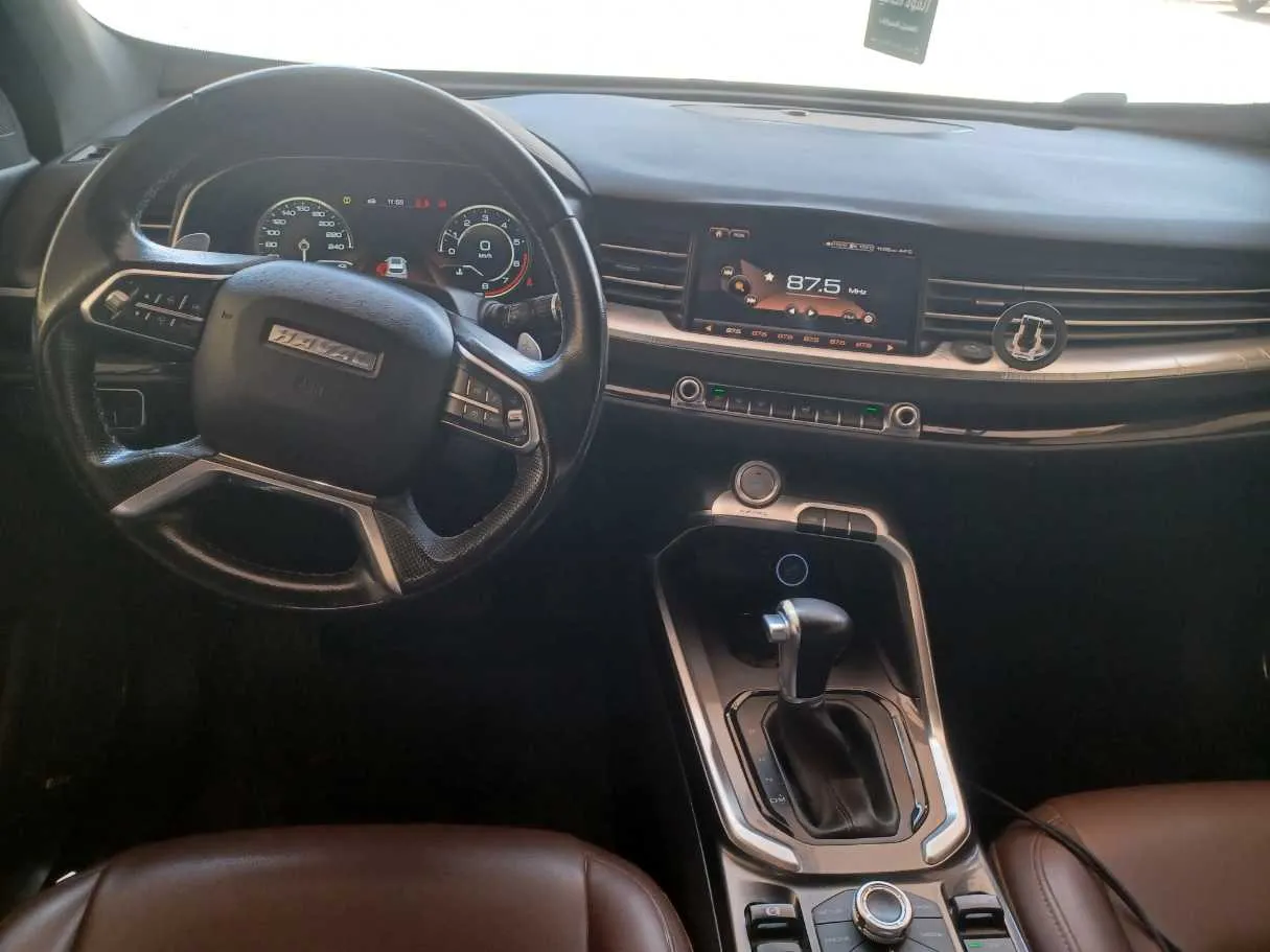 Car image 16