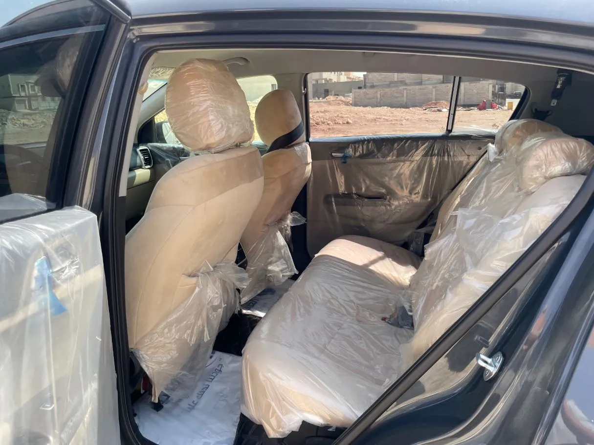 Car image 16