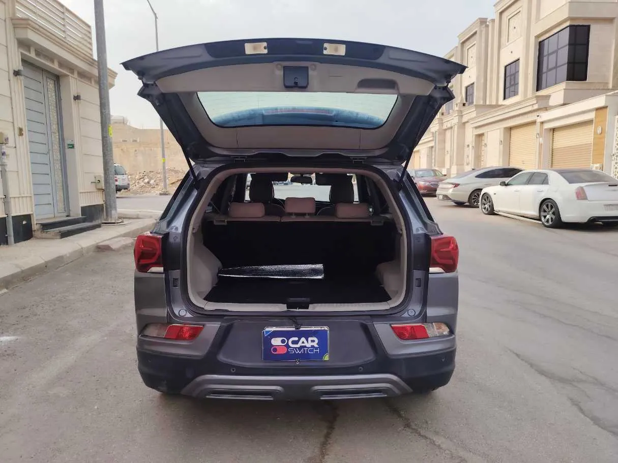 Car image 25