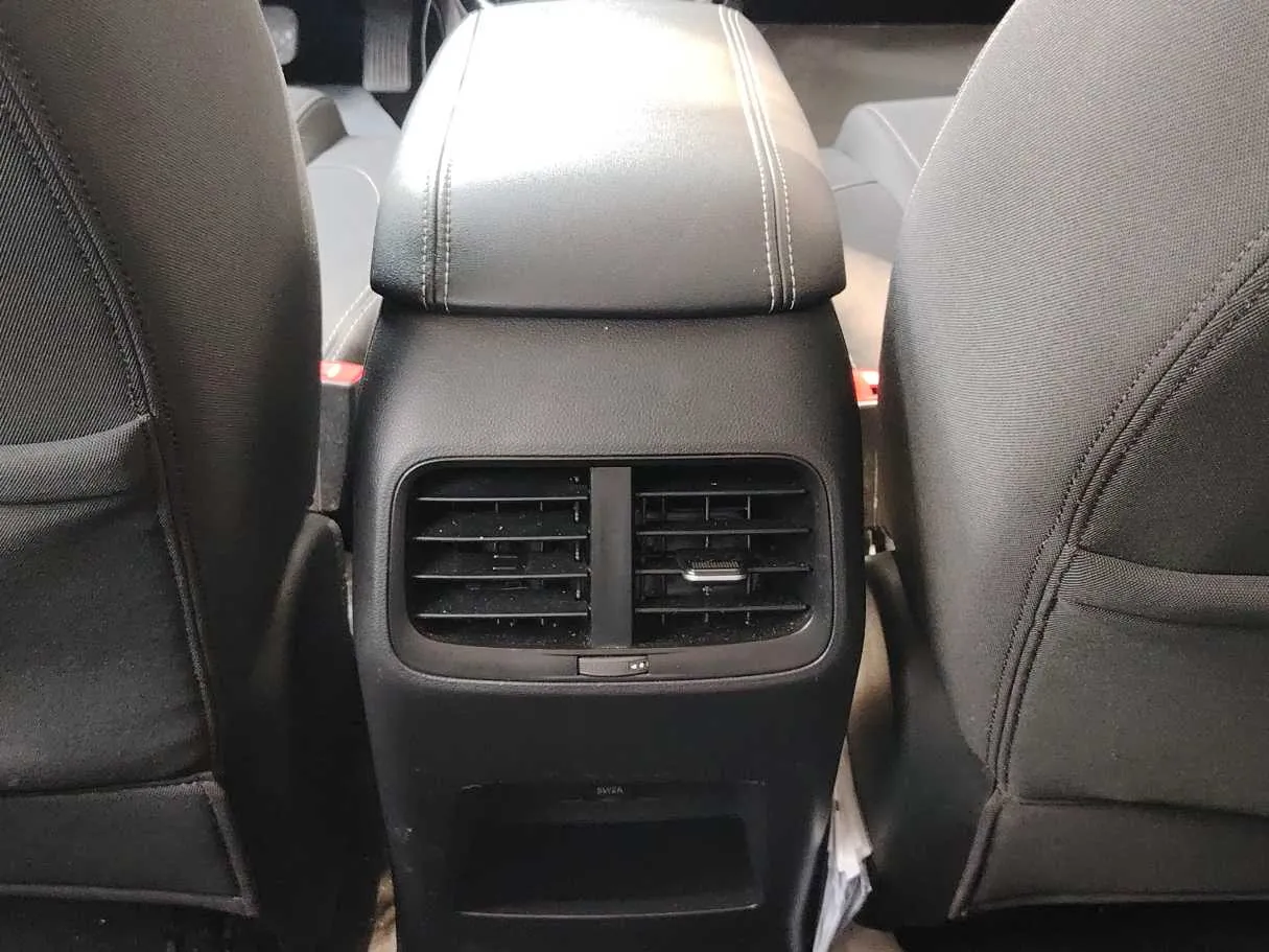 Car image 33