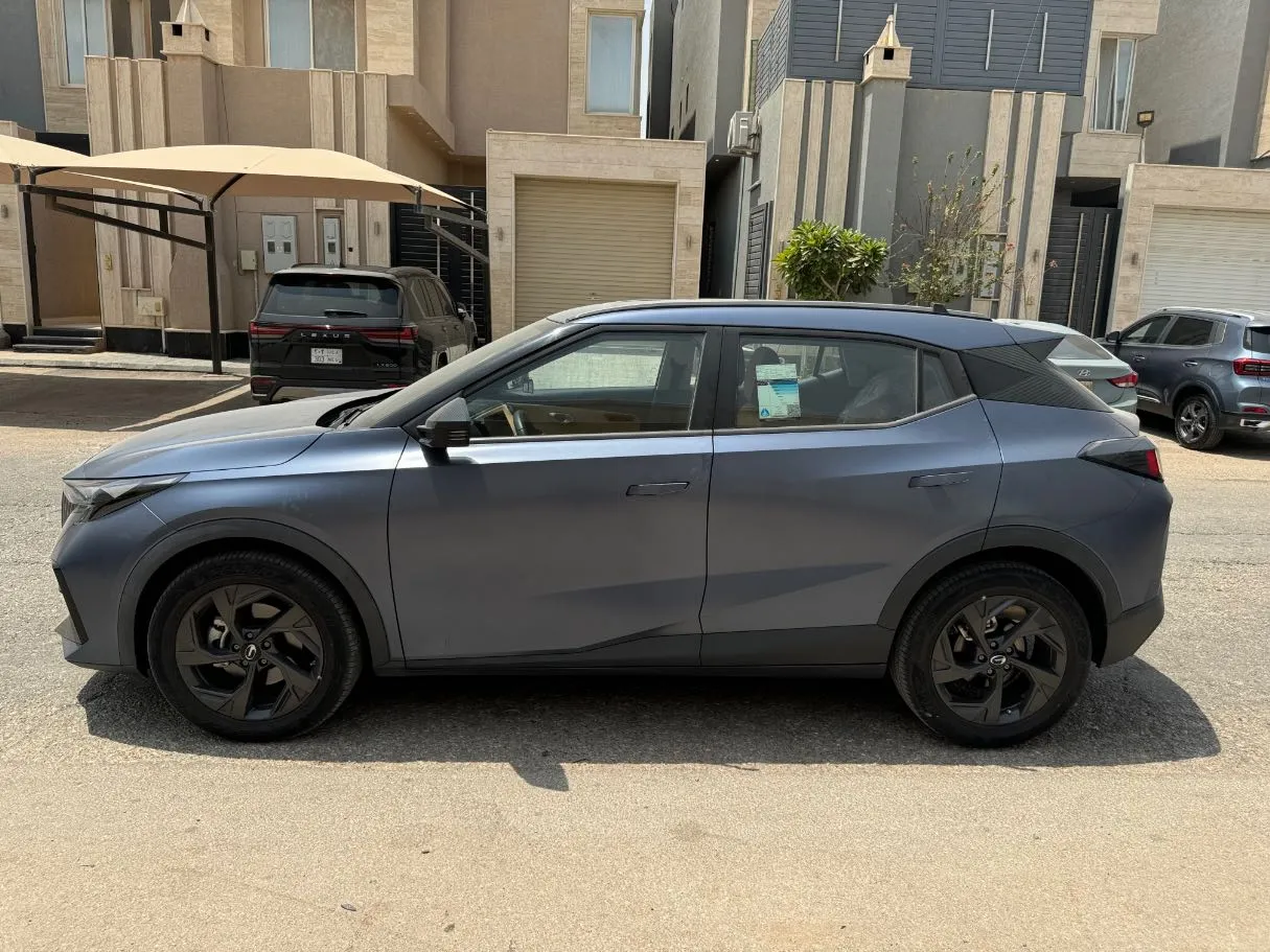 Car image 8