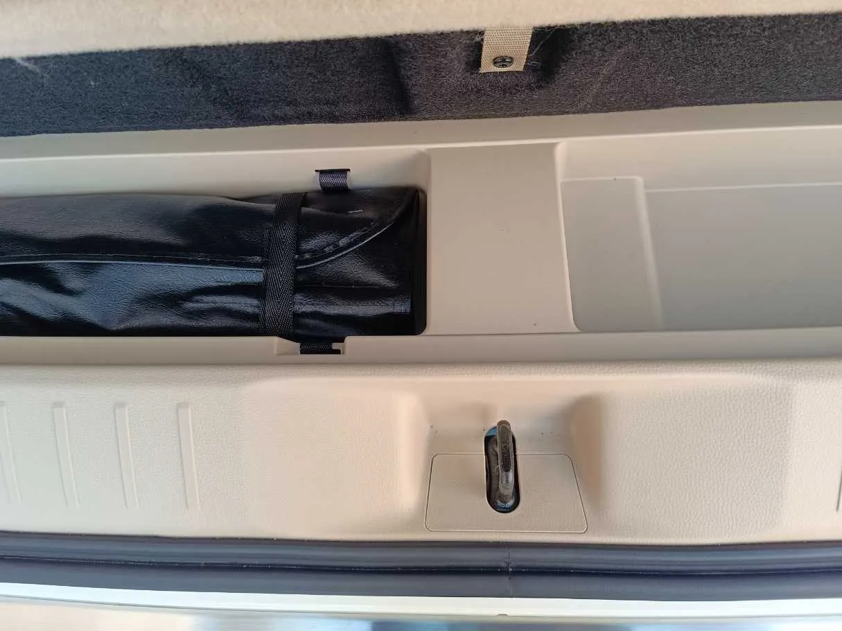 Car image 35