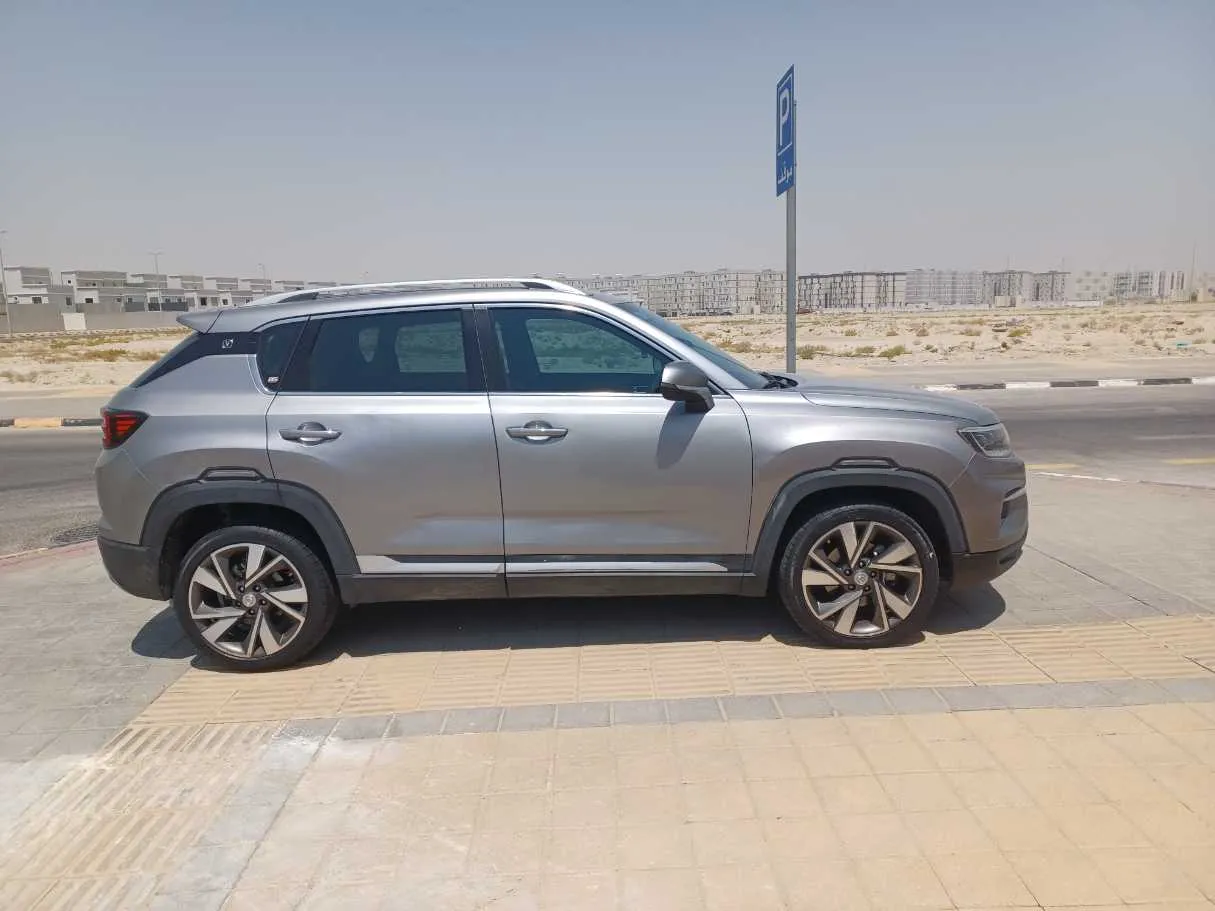 Car image 4