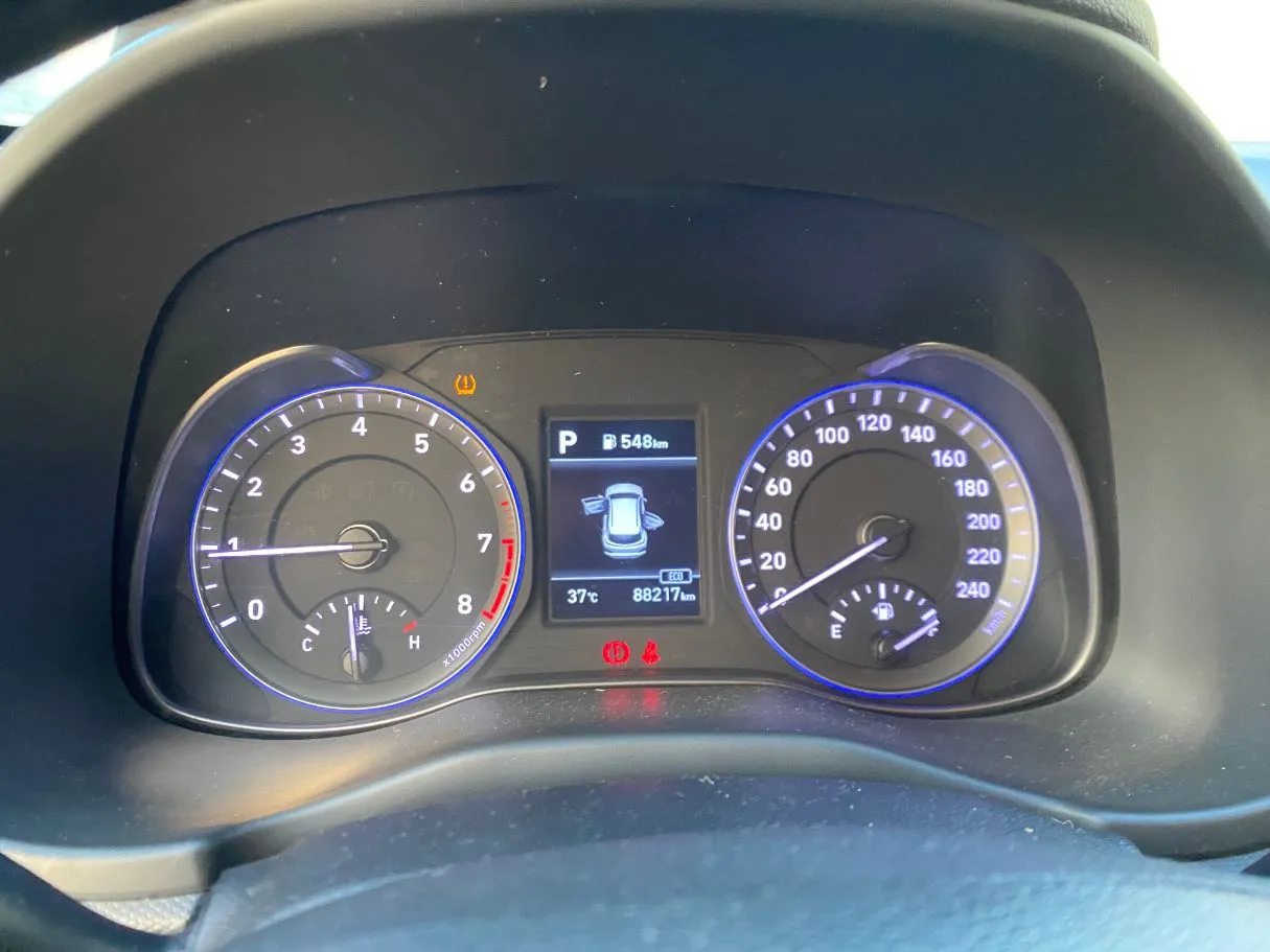 Car image 18