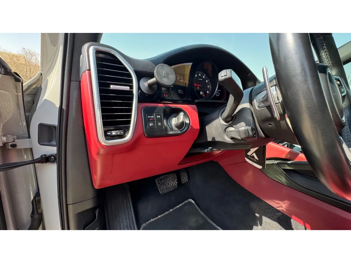Car image 27