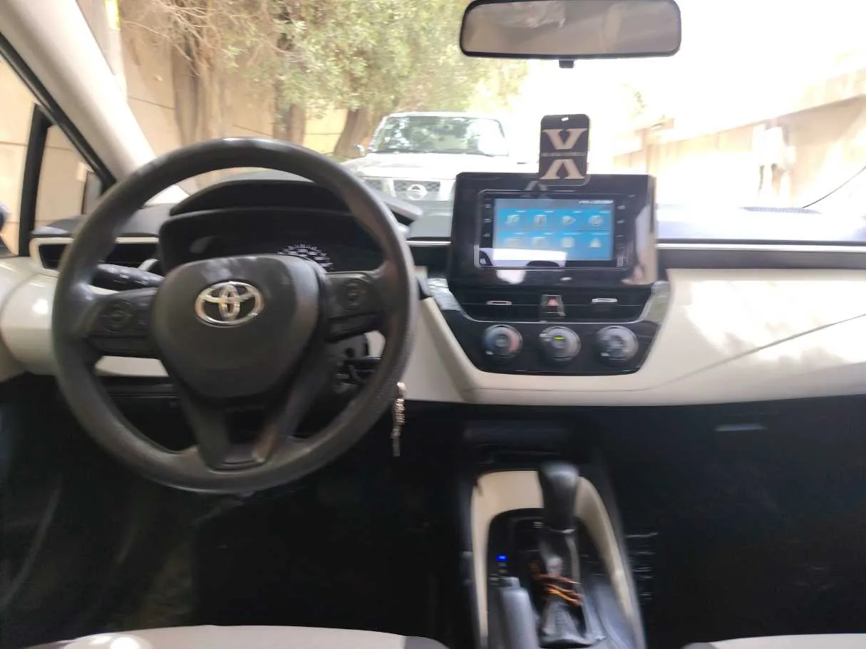 Car image 18
