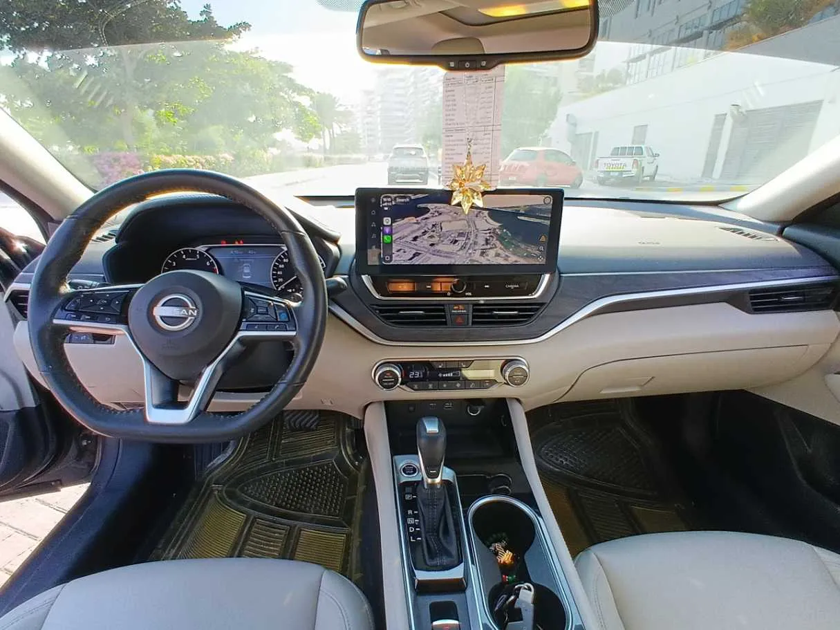 Car image 14