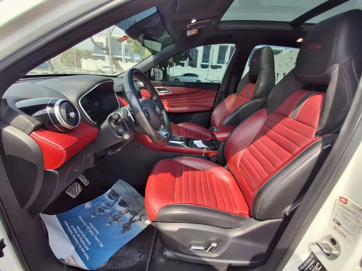 Car image 12
