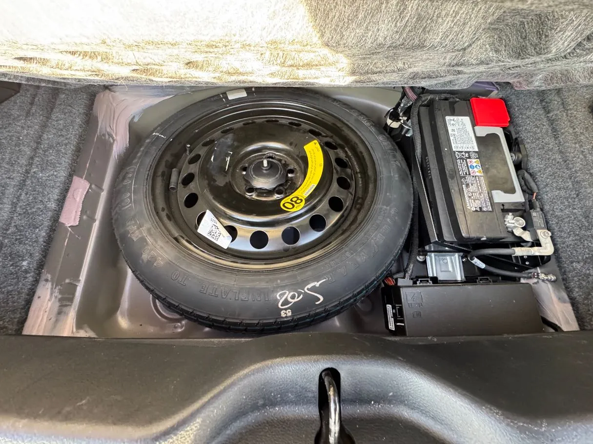 Car image 27