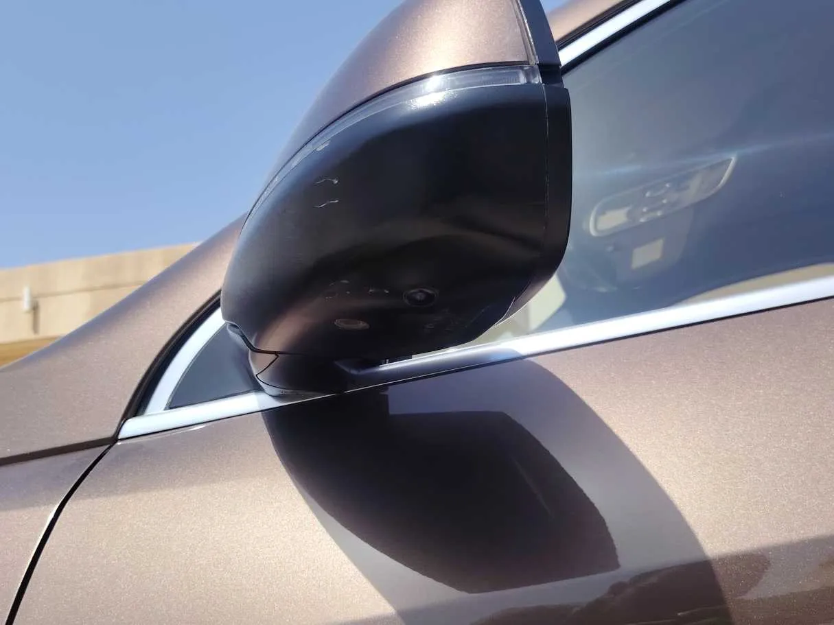 Car image 24
