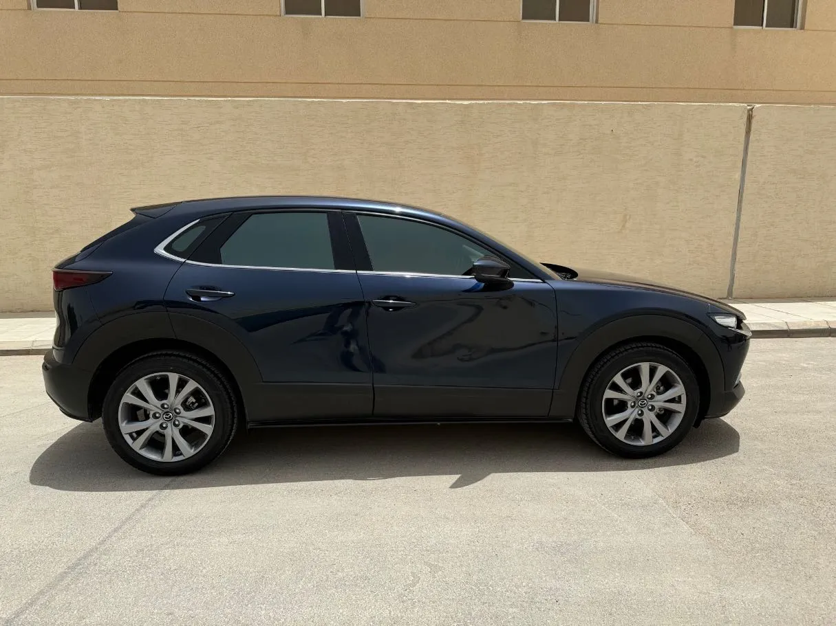 Car image 4