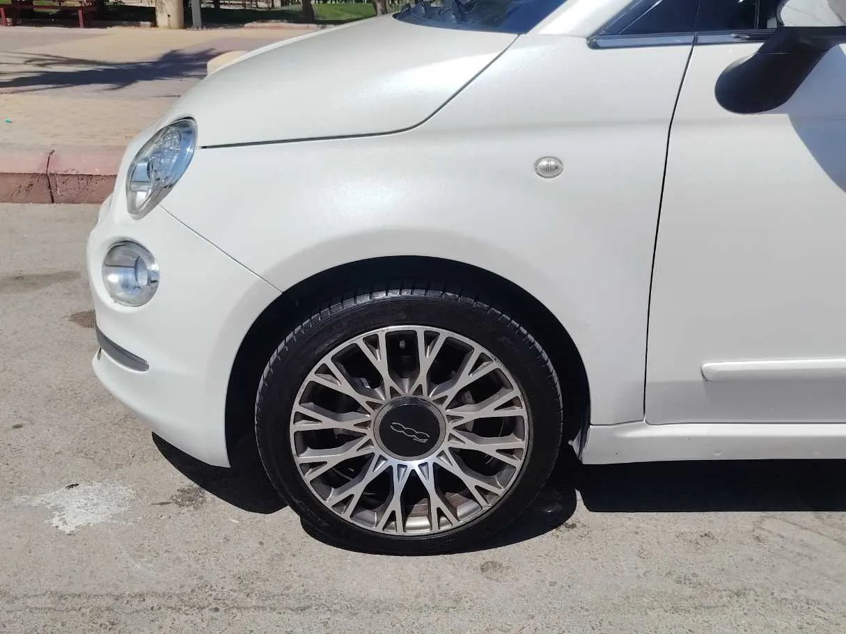 Car image 9