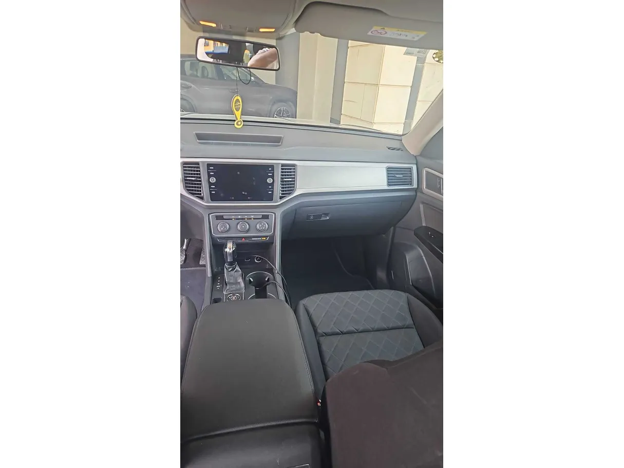 Car image 27