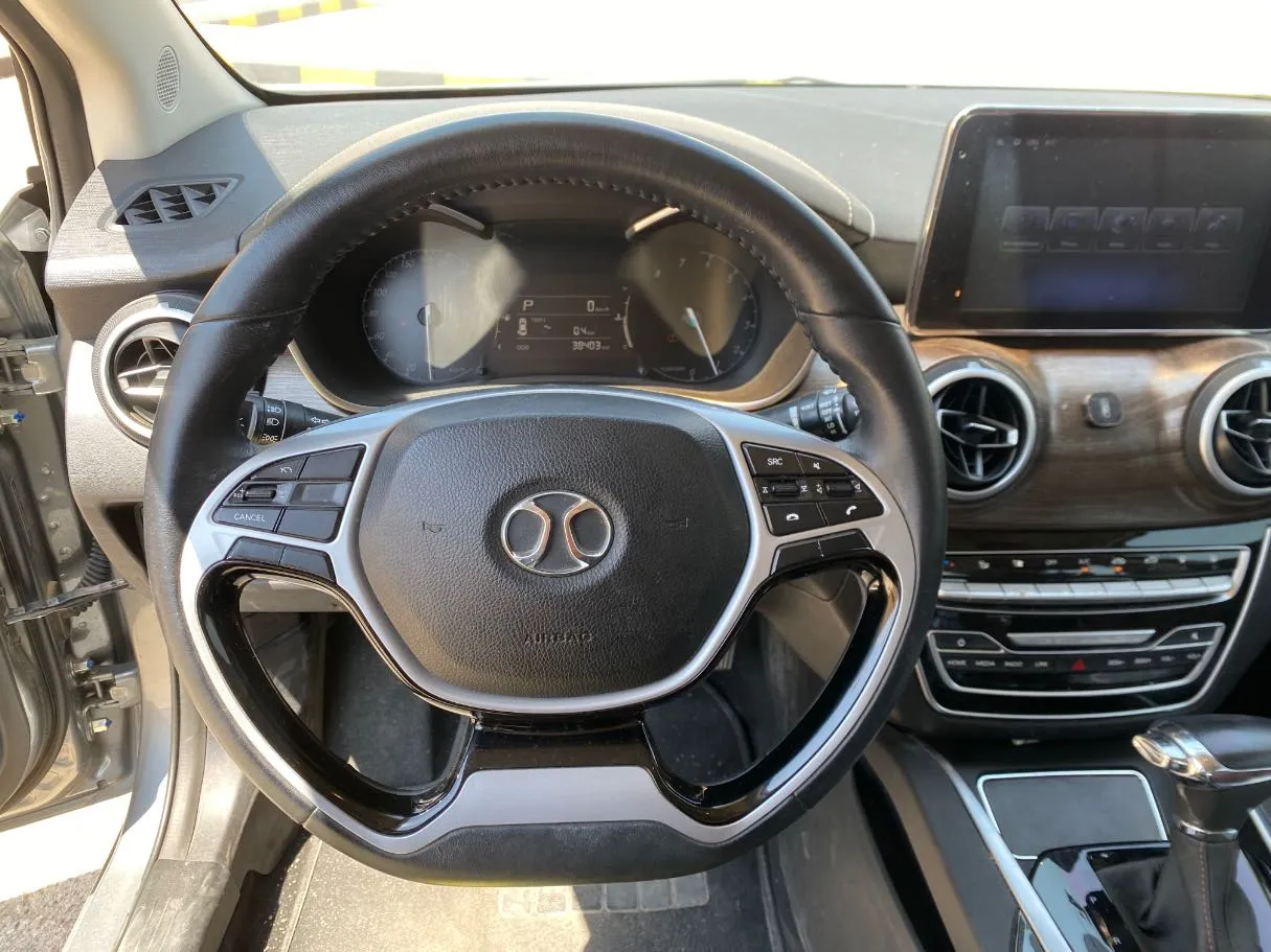 Car image 17