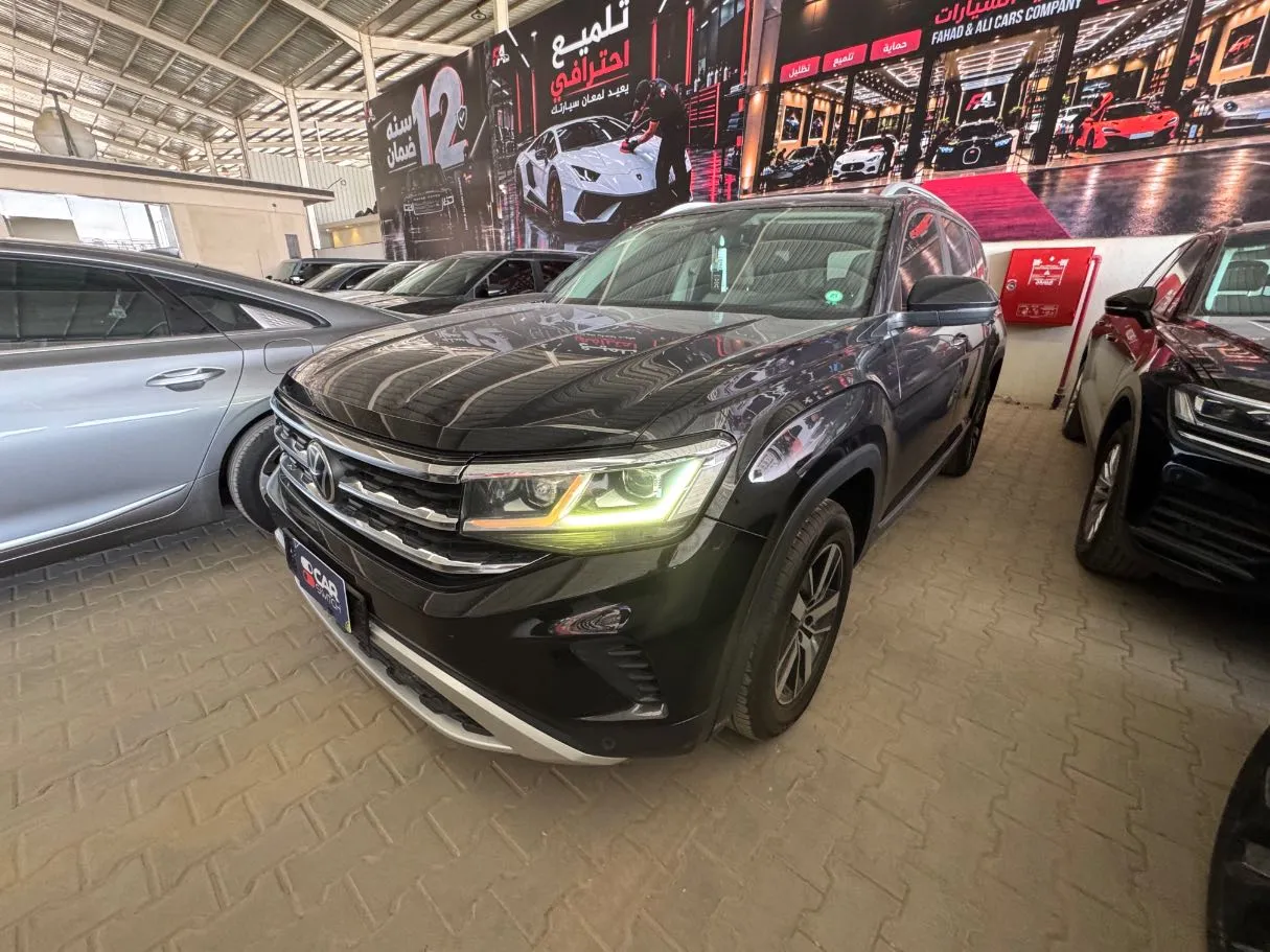 Car image 24