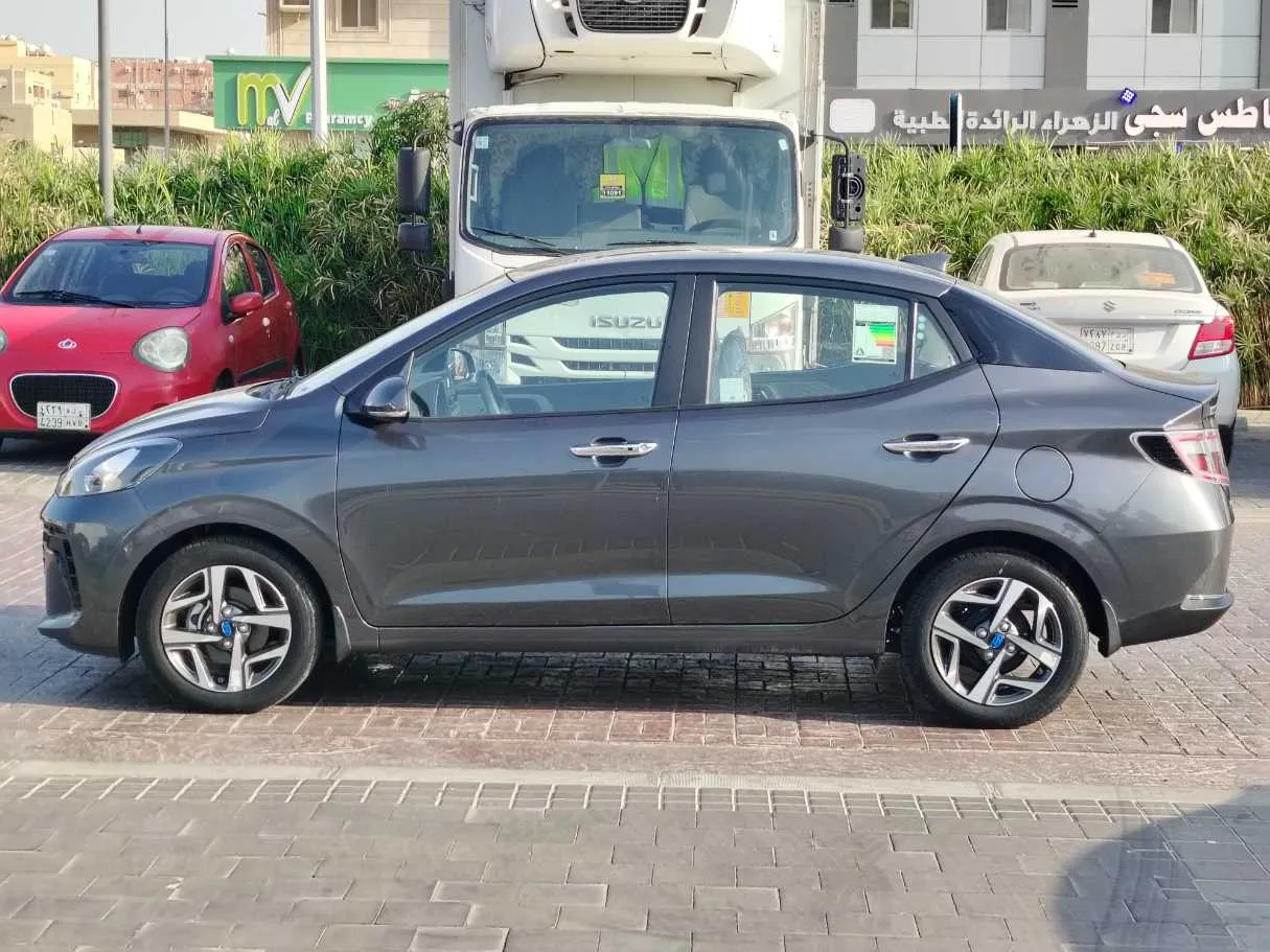 Car image 8