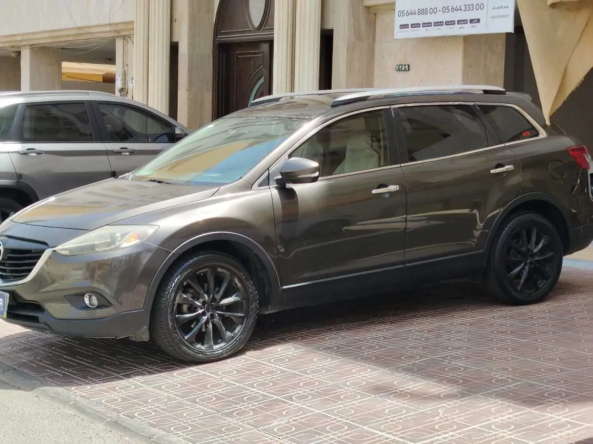 Car image 4