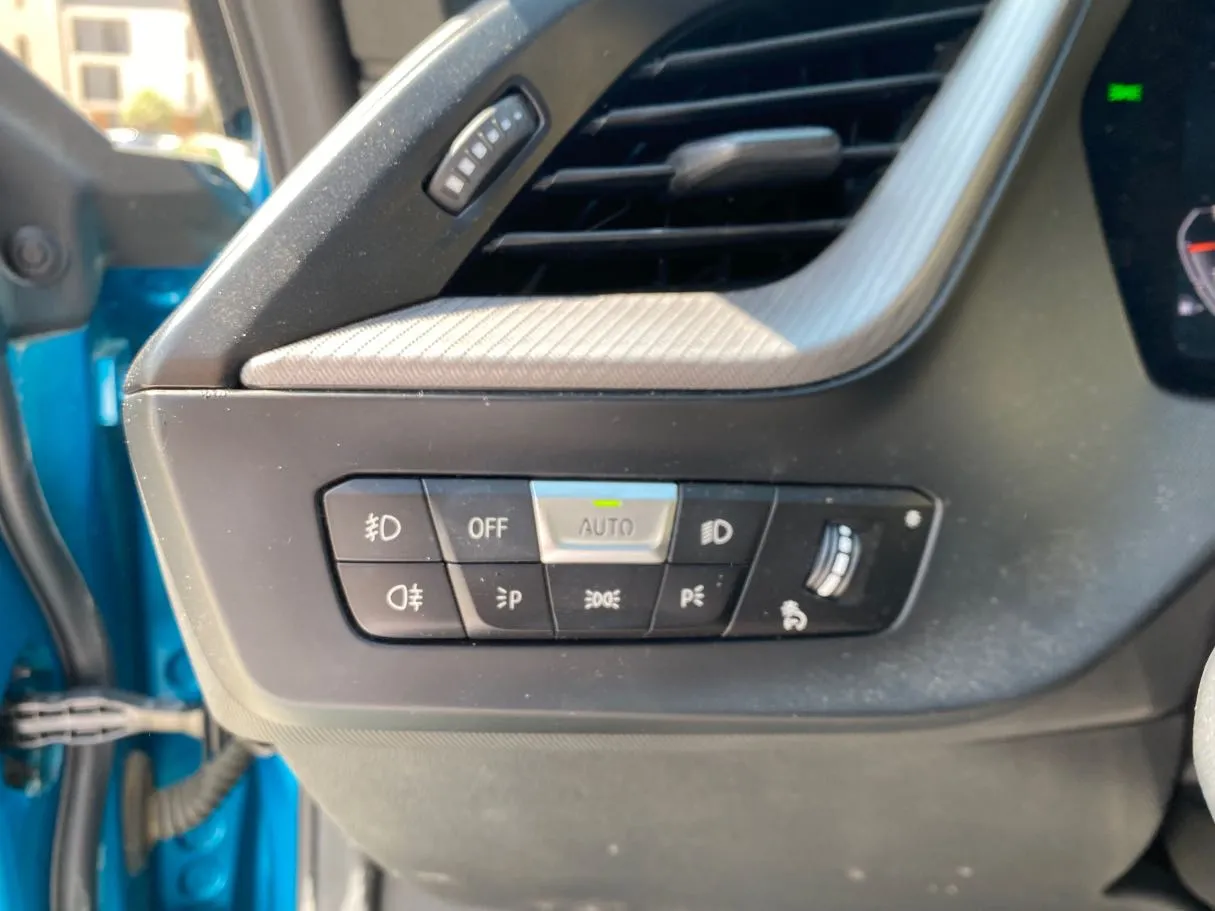Car image 24