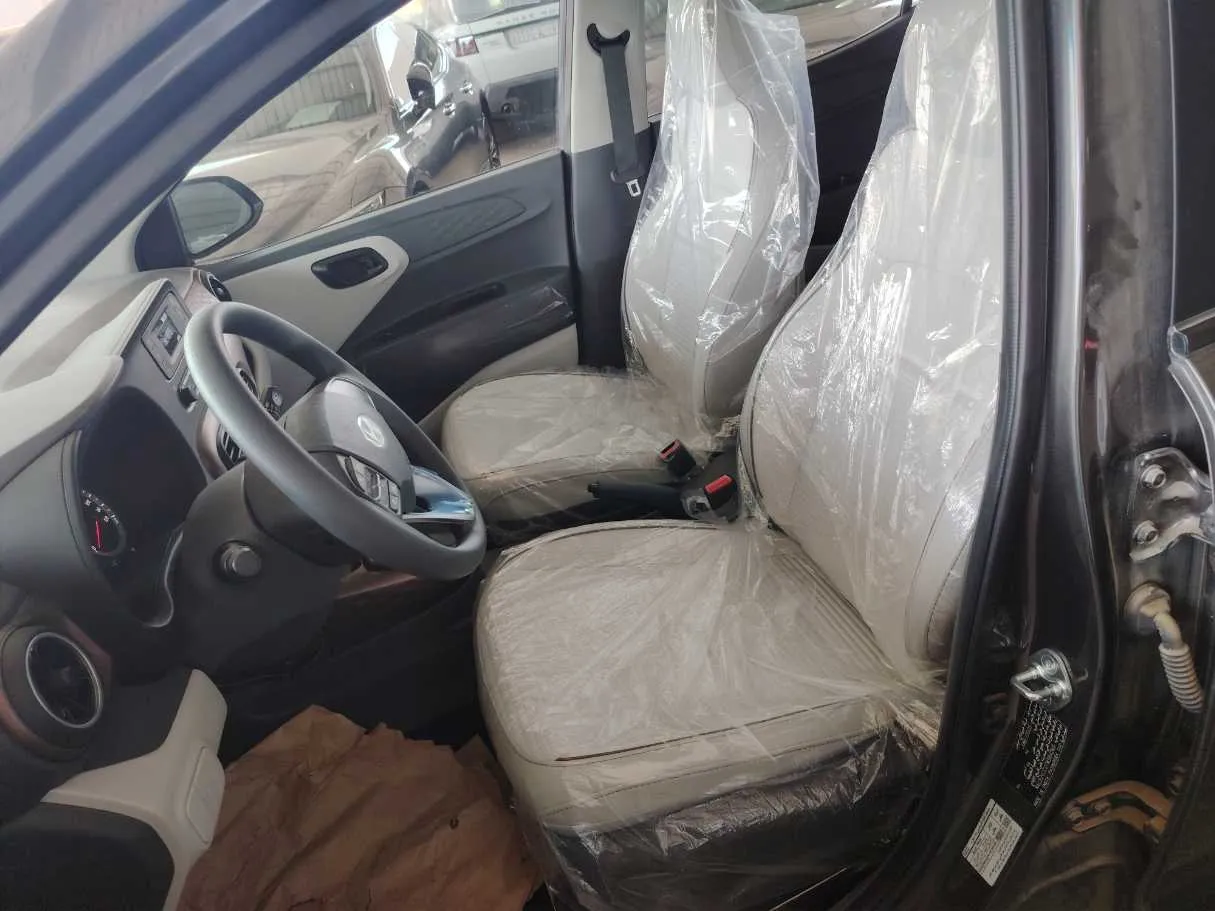 Car image 12