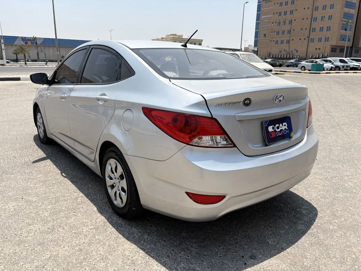 Car image 7