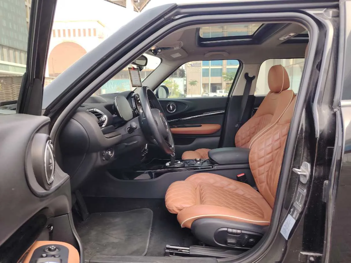 Car image 11
