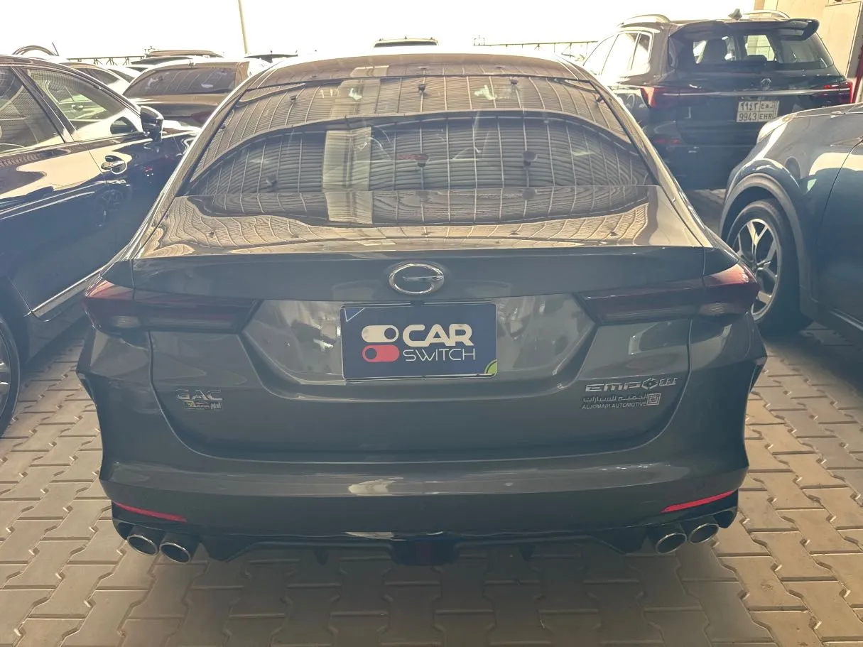 Car image 4